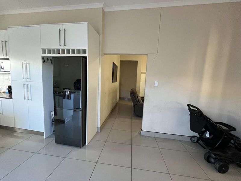 Modern Three bedroom home for sale in Khomasdal - Photo 2