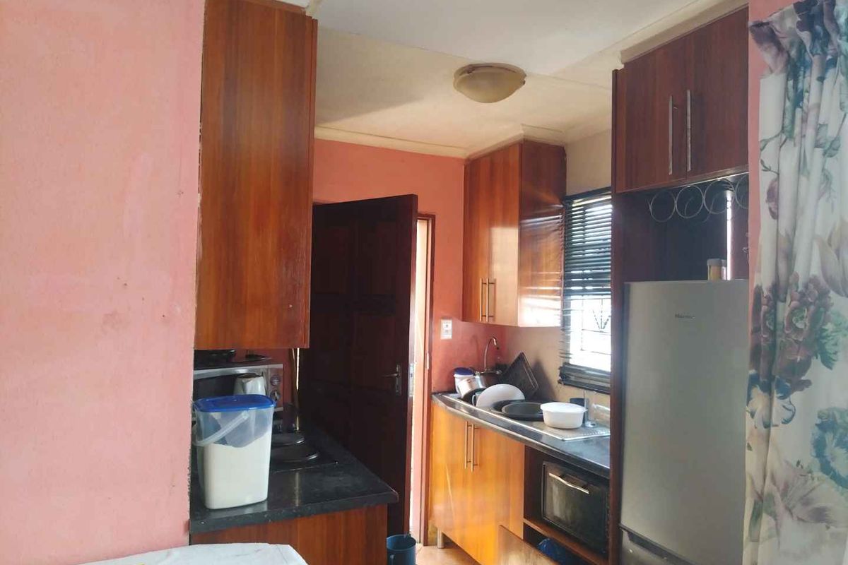 2 bedrooms house for sale in Soshanguve VV - Photo 5