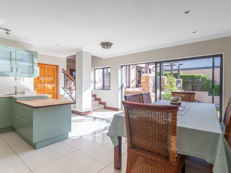 Versatile Estate Home - Photo 9