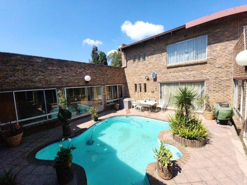 A RARE RESIDENTIAL OPPORTUNITY WITH SPACE, PRIVACY & EXCEPTIONAL INCOME-PRODUCING POTENTIAL - Photo 6