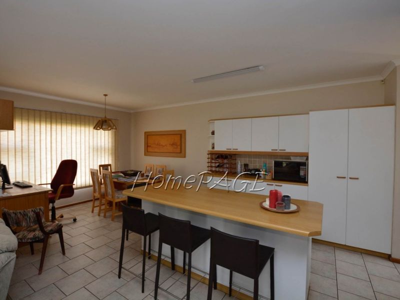 Ext 8 (Hage Heights), Lovely 4 Bedr Home with 2 Bedr Flat is for Sale - Photo 7