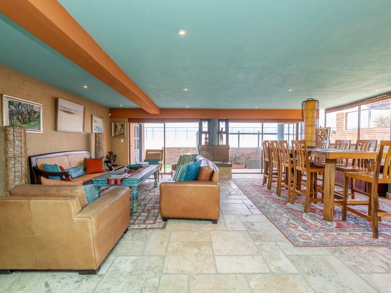 Sole Mandate: Exceptional Beachfront Property with Uninterrupted Views - Photo 10