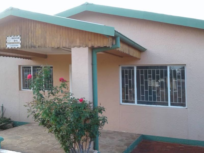Charming Family Home for Sale in Cimbebasia – Windhoek - Photo 2