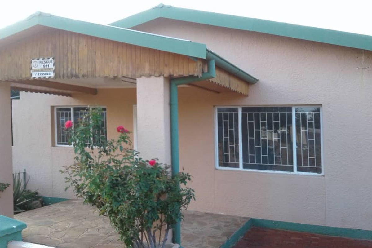 Charming Family Home for Sale in Cimbebasia – Windhoek - Photo 2