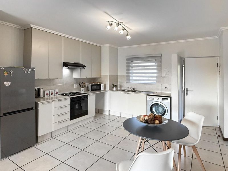 Beautiful 2 Bedroom Apartment in Excellent Estate - Photo 4