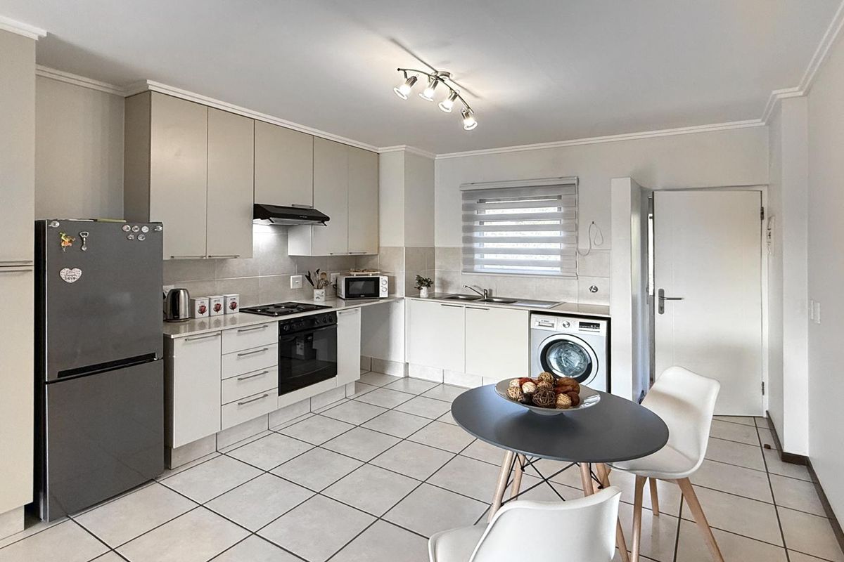 Beautiful 2 Bedroom Apartment in Excellent Estate - Photo 4