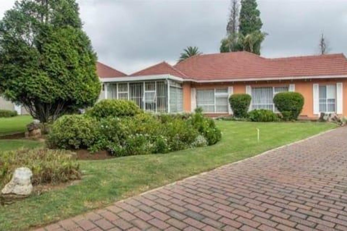 6 Bedroom House for sale in Rewlatch Johannesburg - Photo 2