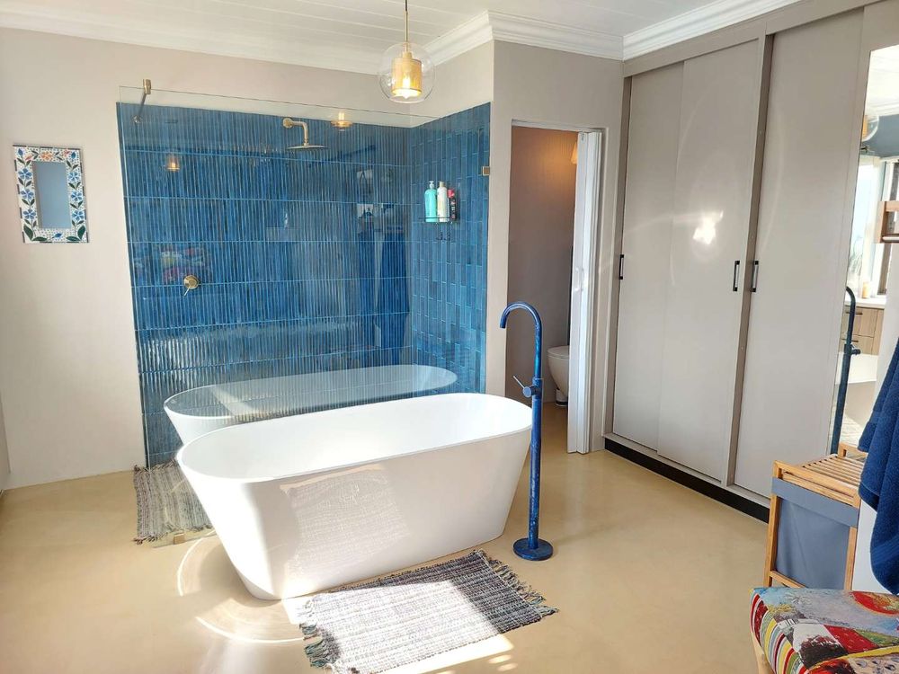 Main en suite bathroom