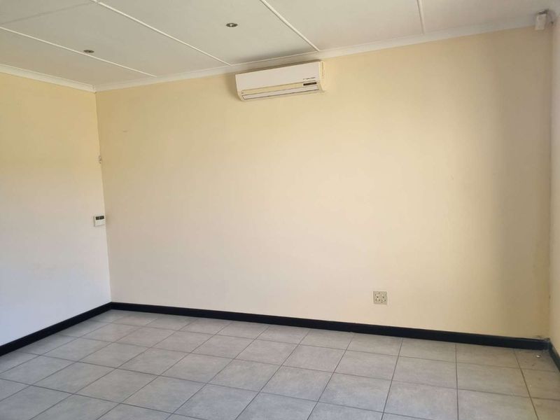 Spacious Family Home in Prime Location Beacon Bay - Photo 8