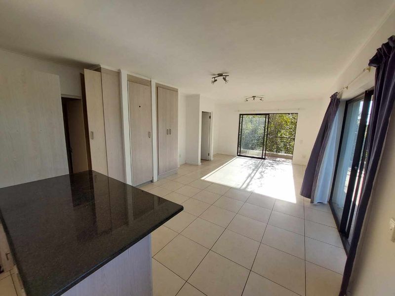Unfurnished Two-Bedroom Apartment To Rent in Rondebosch - Photo 8