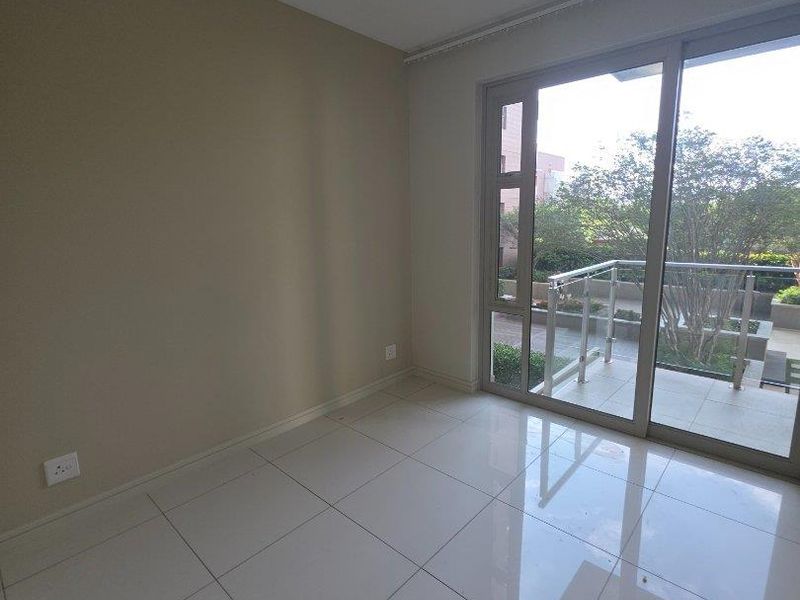SUPERB 2 BED 2 BATH ULTRA MODERN APARTMENT IN CENTRAL ROSEBANK - Photo 8