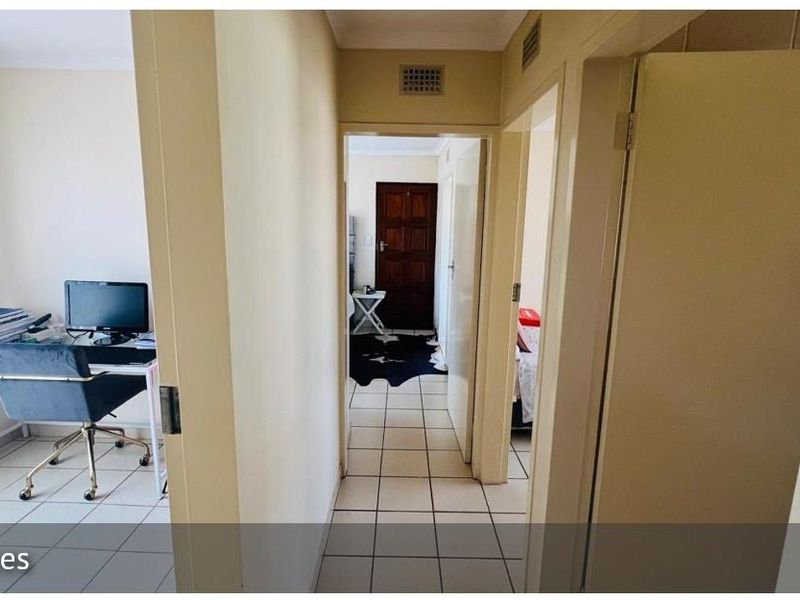 3 Bedroom House In Clayvile Ext 46 - Photo 3