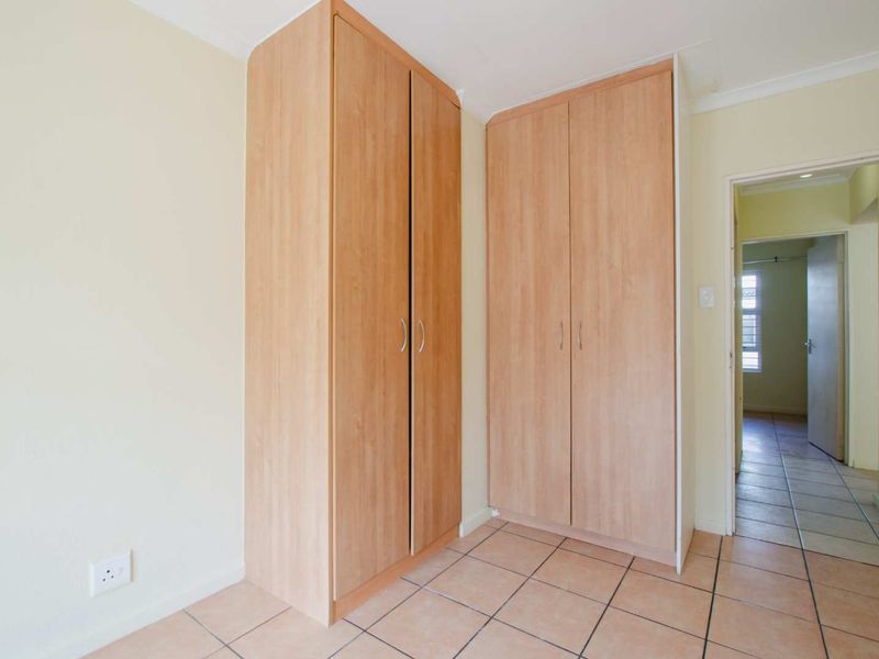 Spacious 2-Bed, 1-Bath Apartment with Patio & Garden - Photo 7