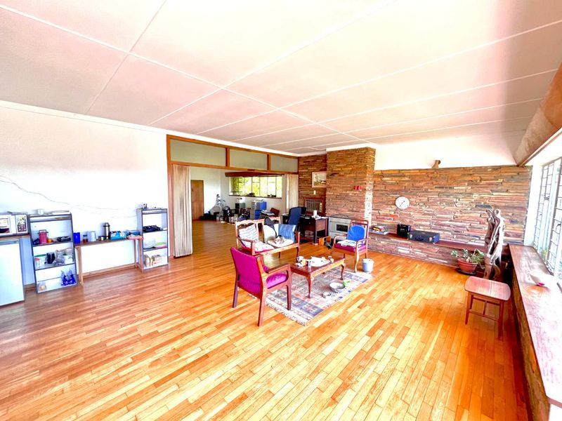 **Private, Hidden away, North-facing 6-Bedroom Family Home with Spectacular Views of Union Building and Loftus in Muckleneuk - House to Renovate** - Photo 9