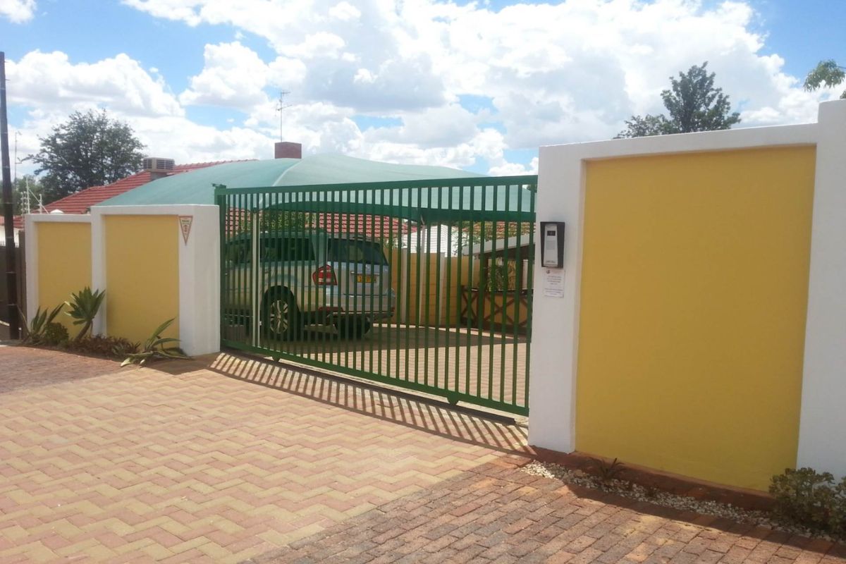 HOUSE FOR SALE WITH OFFICE RIGHTS: - Photo 2