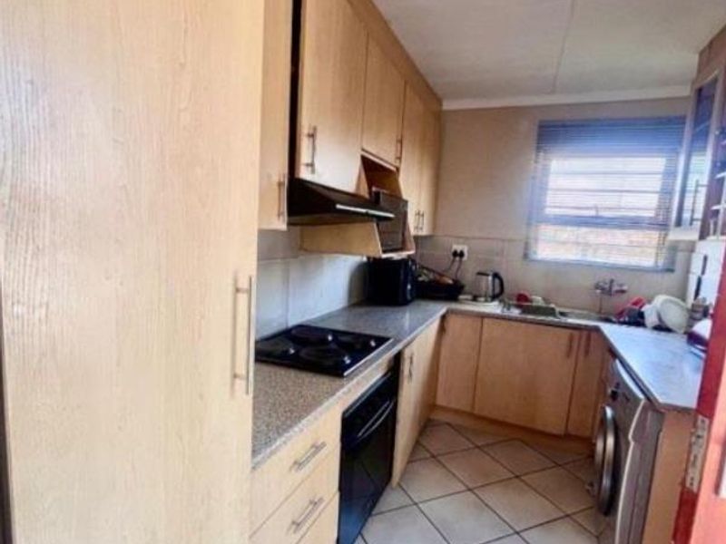Family Home For Sale - Photo 4