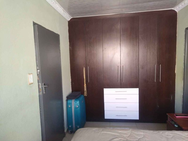 Spacious 3-Bed Home in Soshanguve VV EXT 4 – Near Schools & Shops - Photo 9