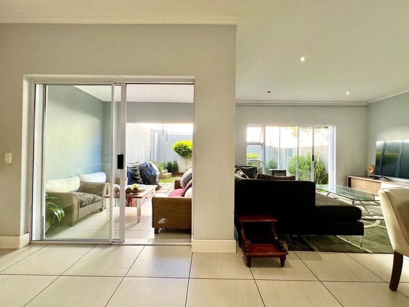 DOUBLE STOREY GARDEN APARTMENT FOR SALE IN BRYANSTON - Photo 6