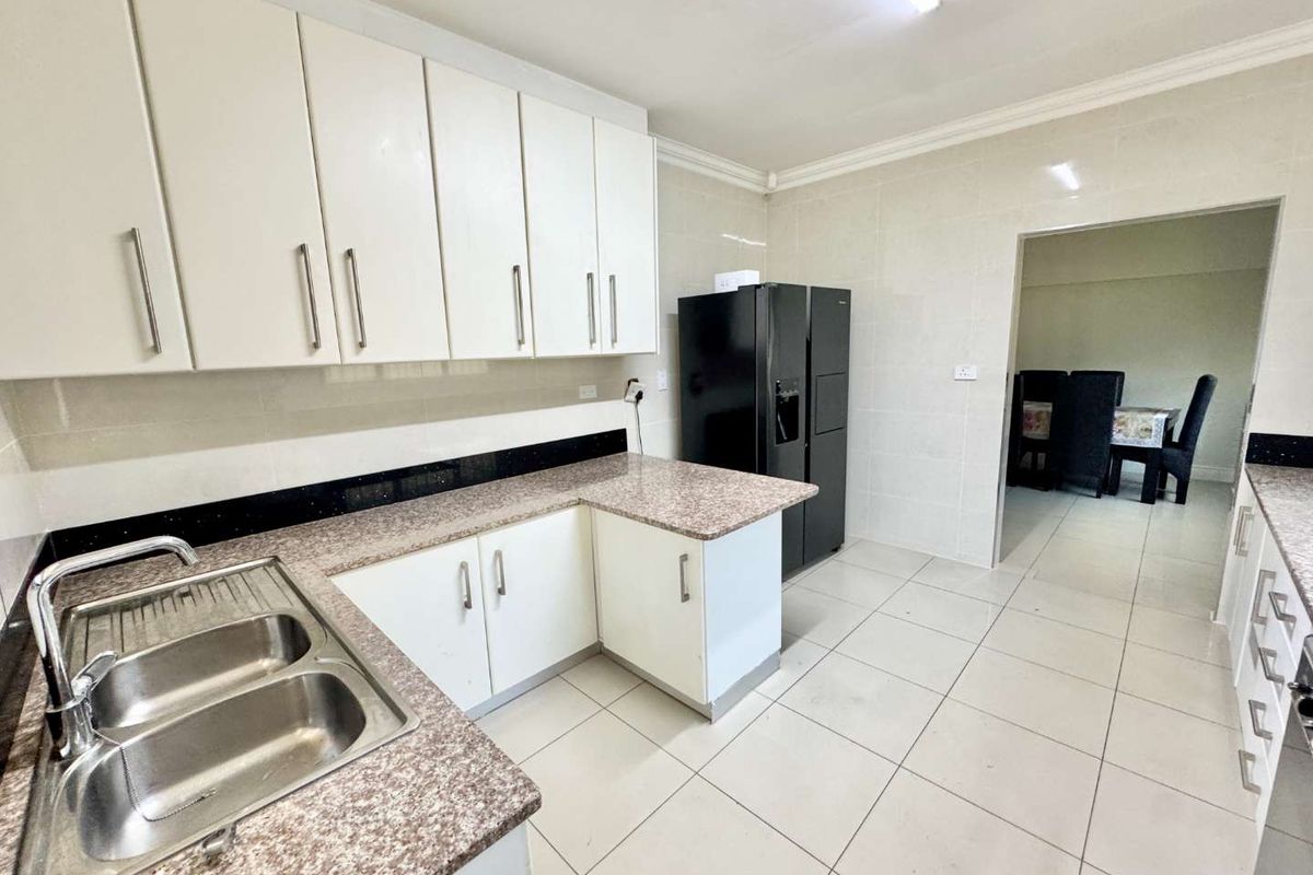 Hendra Estates - Modern Coastal Gem — Spacious Single-Level Home with Pool and Prime Beachside Location! - Photo 5