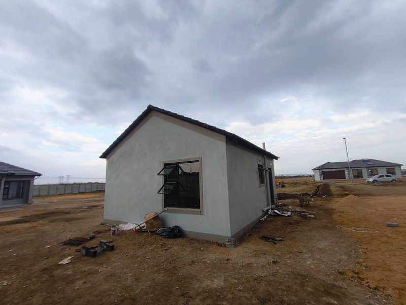 Modern 2-Bedroom House for Sale in Windmill Park Ext 32 - Photo 2