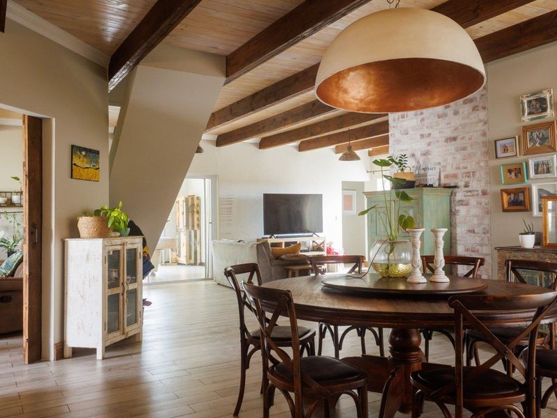 Luxurious Off-Grid Modern Farmhouse with Views & Sports Haven - Photo 2