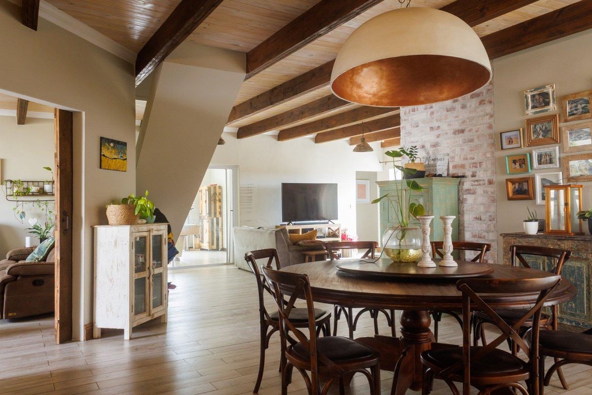 Luxurious Off-Grid Modern Farmhouse with Views & Sports Haven - Photo 2