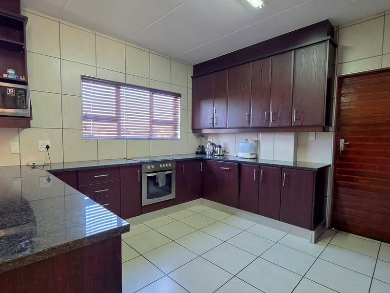 3 Bedroom Duplex / Townhouse for Sale in Riverspray Lifestyle Estate - Photo 3