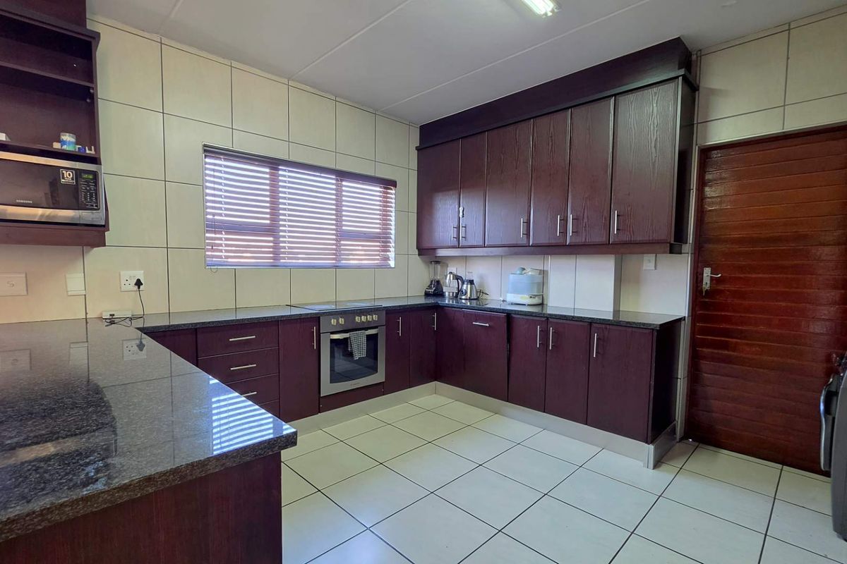 3 Bedroom Duplex / Townhouse for Sale in Riverspray Lifestyle Estate - Photo 3