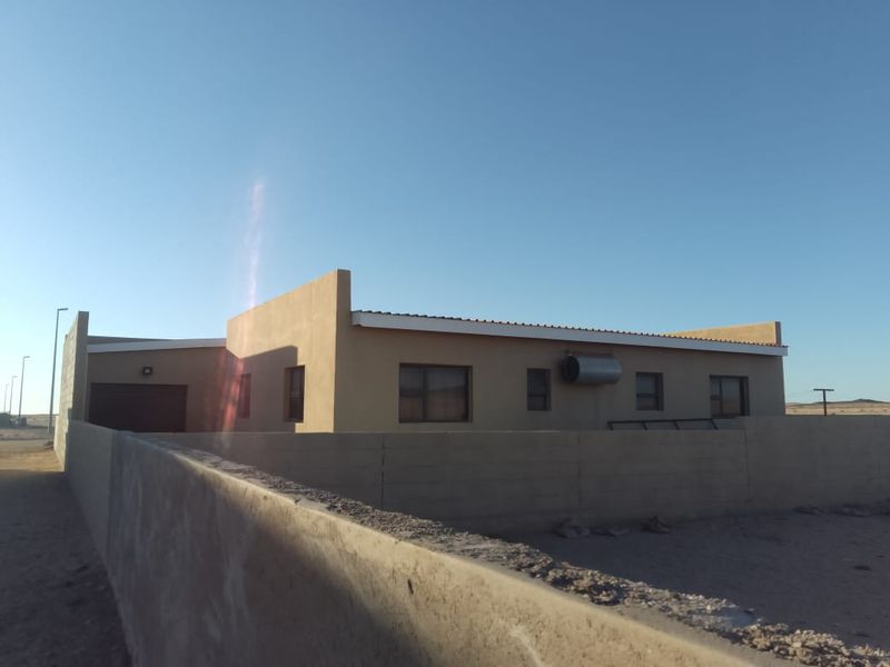 FOR SALE: Spacious 3 bedrooms house for sale in Arandis, Selling price N$900,000 cost excluded (Negotiable), Erf size 480 m2, - Photo 2