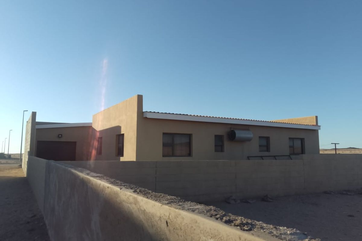 FOR SALE: Spacious 3 bedrooms house for sale in Arandis, Selling price N$900,000 cost excluded (Negotiable), Erf size 480 m2, - Photo 2