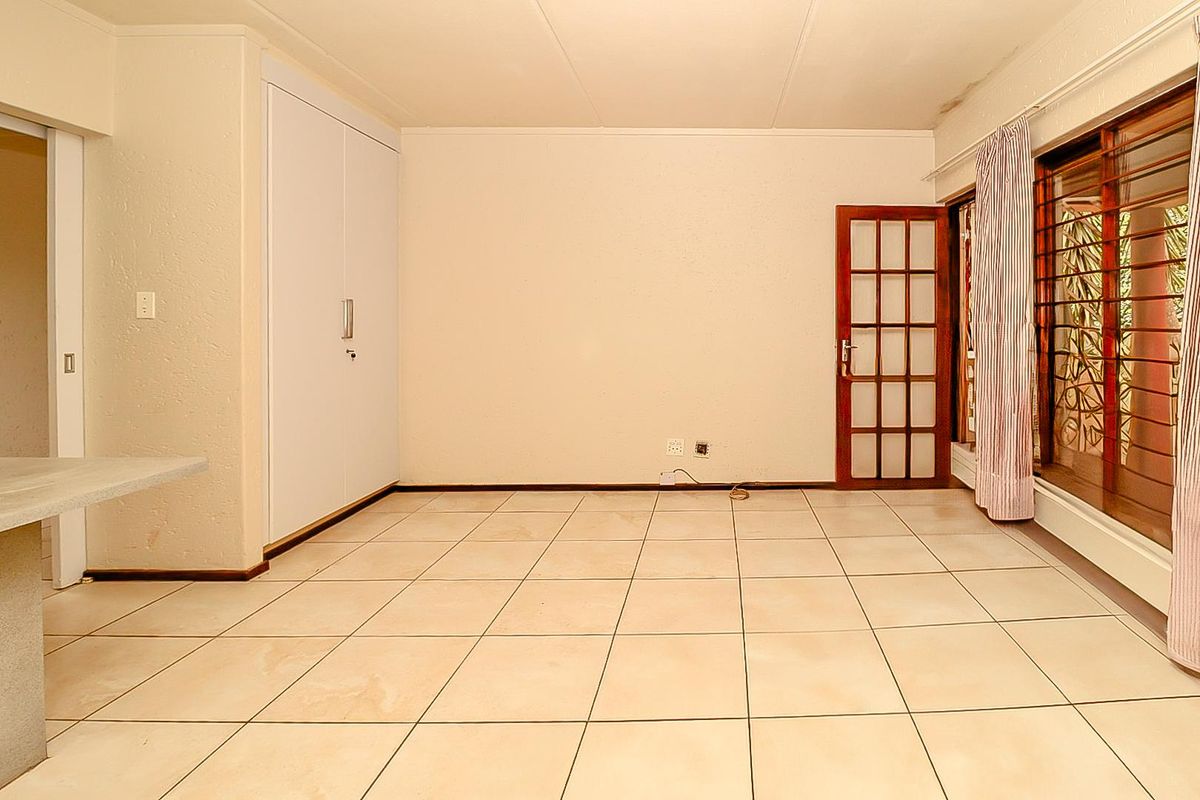 Secure Lock-Up and Go Garden Apartment! - Photo 4