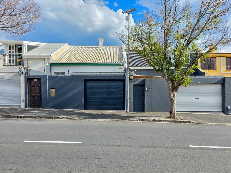 Two bedroom house to let in Buitenkant Street, Gardens. - Photo 1