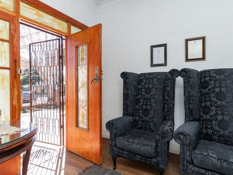 Charming Property with Business Rights Plus a Flatlet - Photo 3