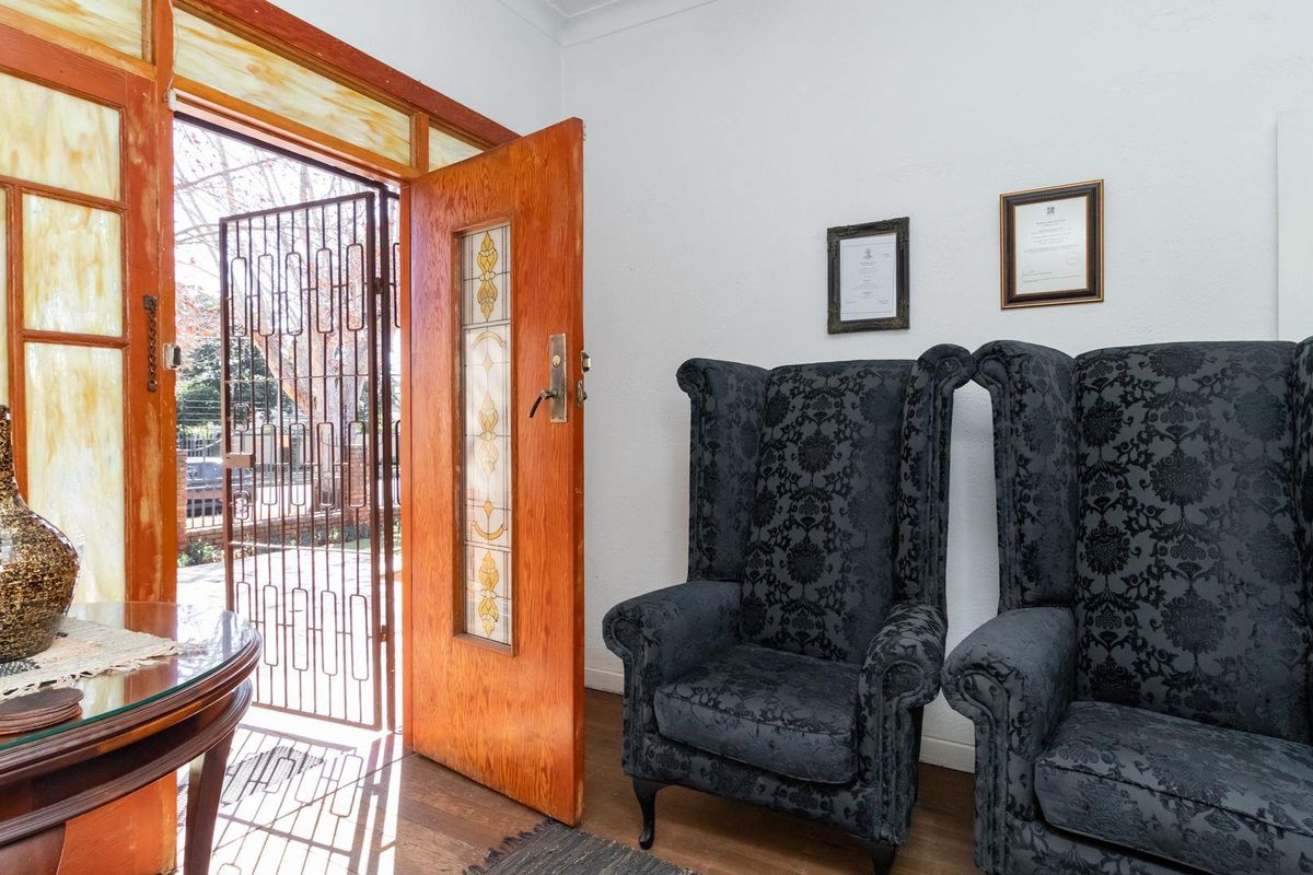 Charming Property with Business Rights Plus a Flatlet - Photo 3