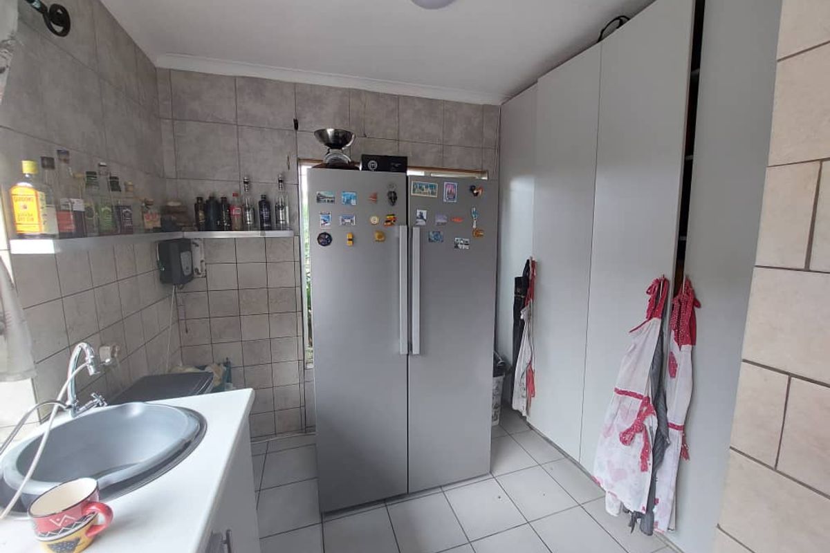 **Charming Guesthouse for Sale in Suiderhof, Windhoek** - Photo 3