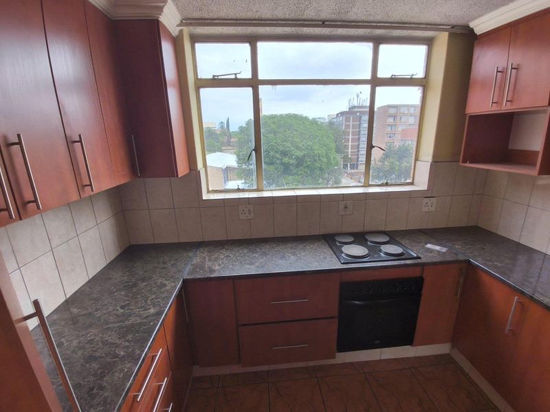 Spacious 2 Bedroom Apartment  in Sunnyside - Photo 7