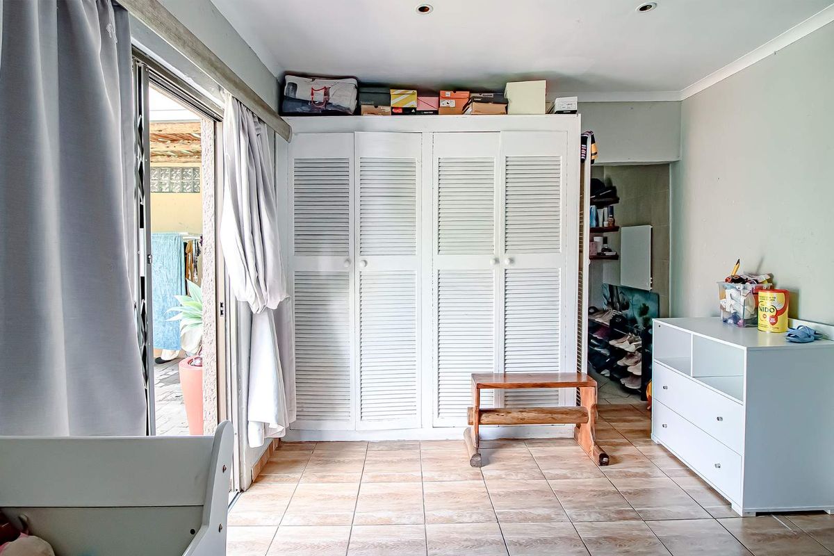 Amazing Sized Stand- in a great street!!!! - Photo 5