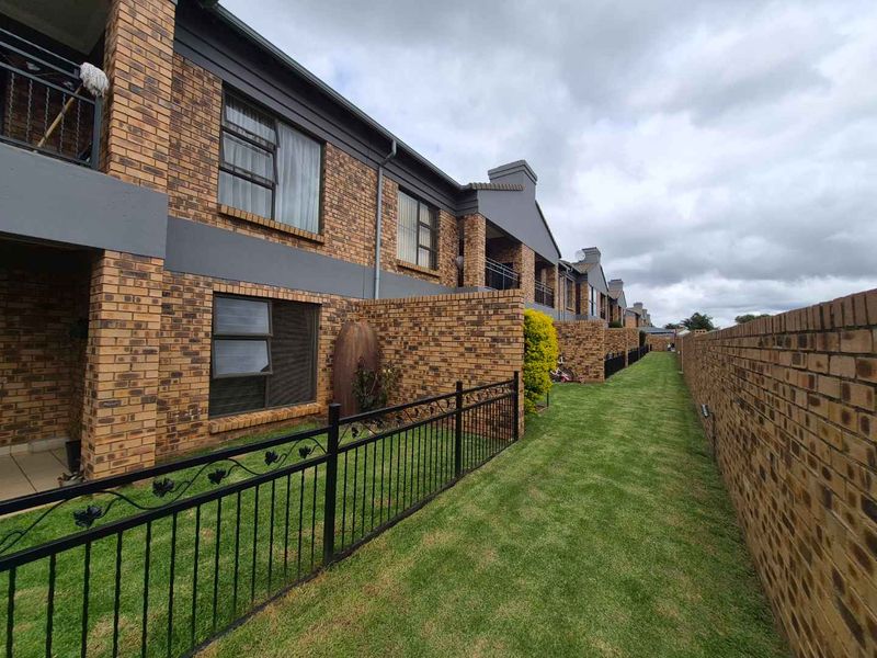 Charming 2-Bedroom  Apartment for Sale in Secure Ravenswood Mews 1, Boksburg - Photo 5