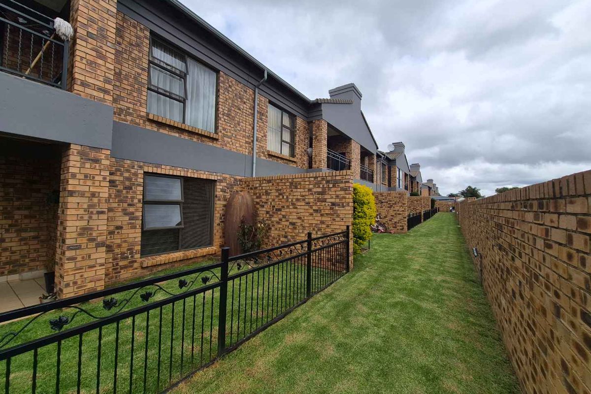 Charming 2-Bedroom  Apartment for Sale in Secure Ravenswood Mews 1, Boksburg - Photo 5