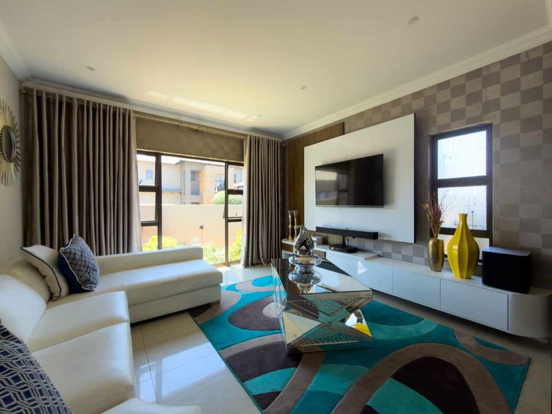 Modern Charm Meets Estate Living - Photo 2