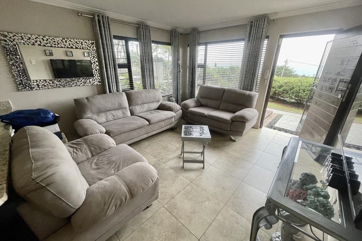 Hendra - Modern Garden Cottage with Stunning Sea Views | La Lucia - Photo 2