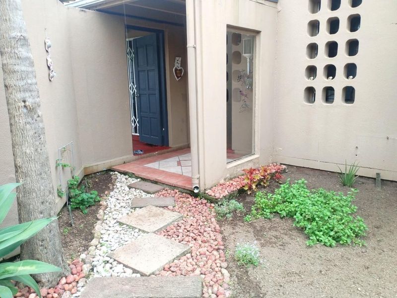 3 Bedroom Townhouse in Malvern - Photo 3