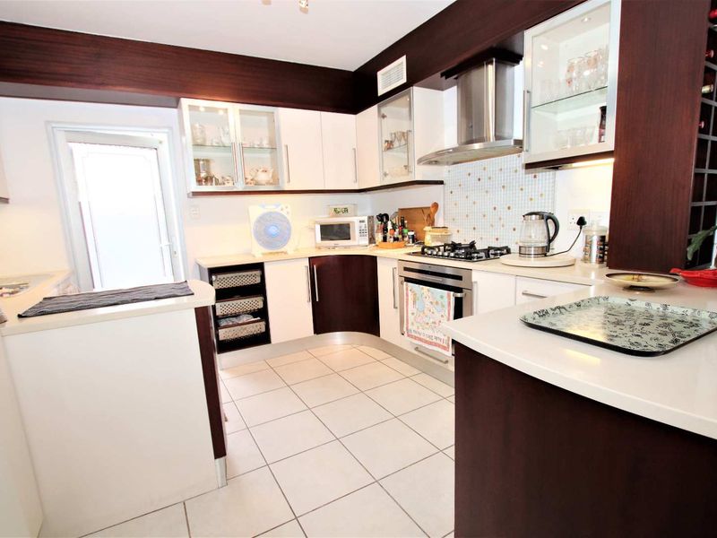 Hendra Estates - Stunning, Coastal, Furnished Townhouse To Rent In Prime Umhlanga Rocks - Photo 8