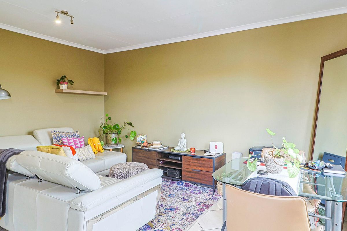 Modern 2-Bedroom Apartment in Secure Estate - Photo 5