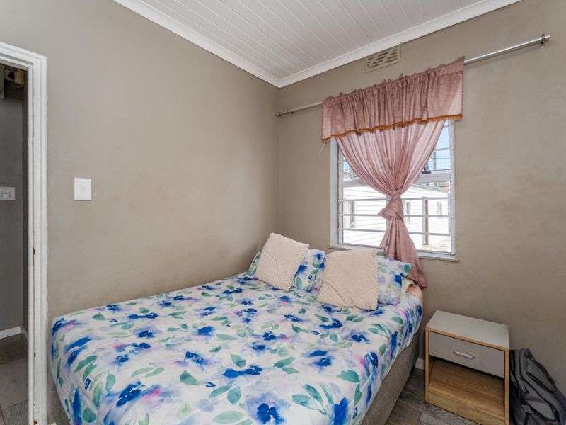 Neat, Move-In Ready 2 Bedroom Home in Silvertown + 2 Bedroom Nutec Dwelling - Photo 10