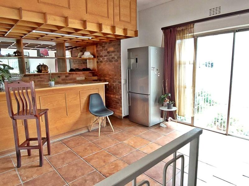 Stunning Family Home with Expansive Grounds, Ideal to Work from. - Photo 6