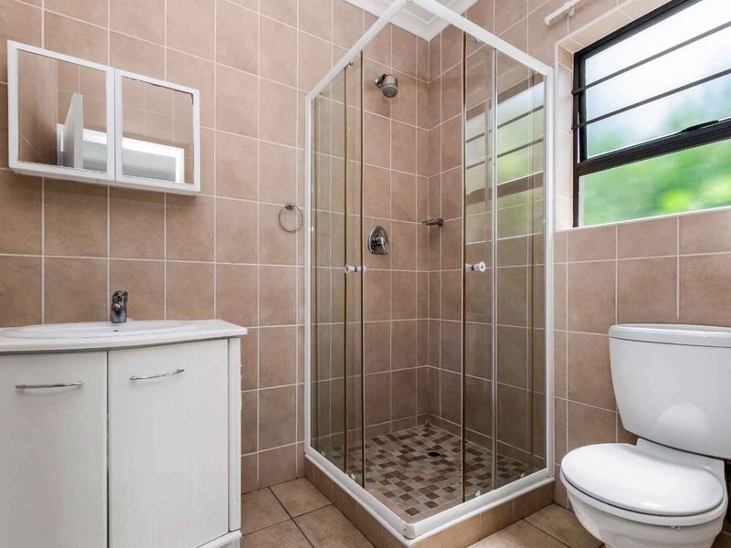 Immaculate 2 Bedroom 2 Bathroom Loft Apartment - Photo 7