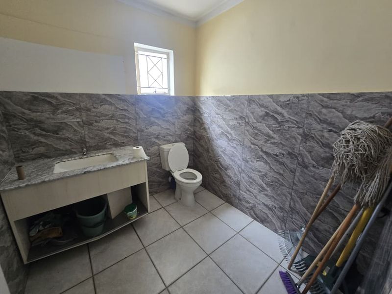 Office For Sale - CBD - Photo 8