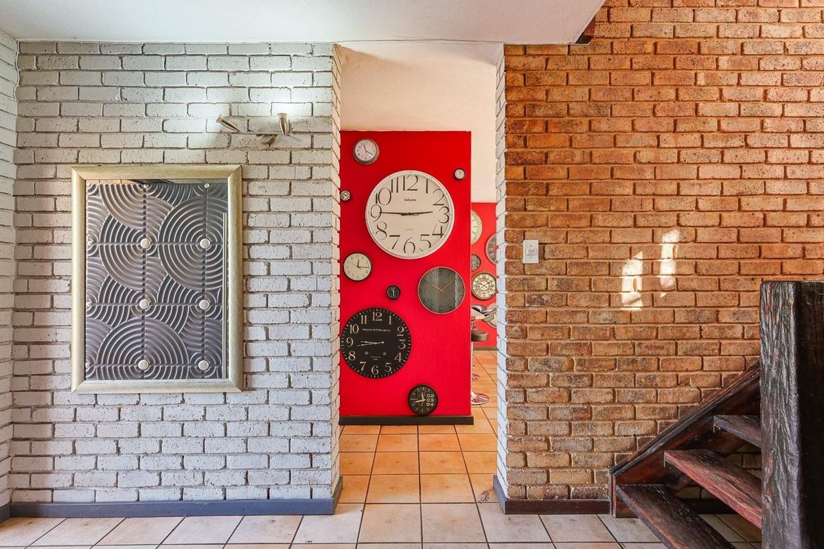 4 Bedroom For Sale , - Photo 5