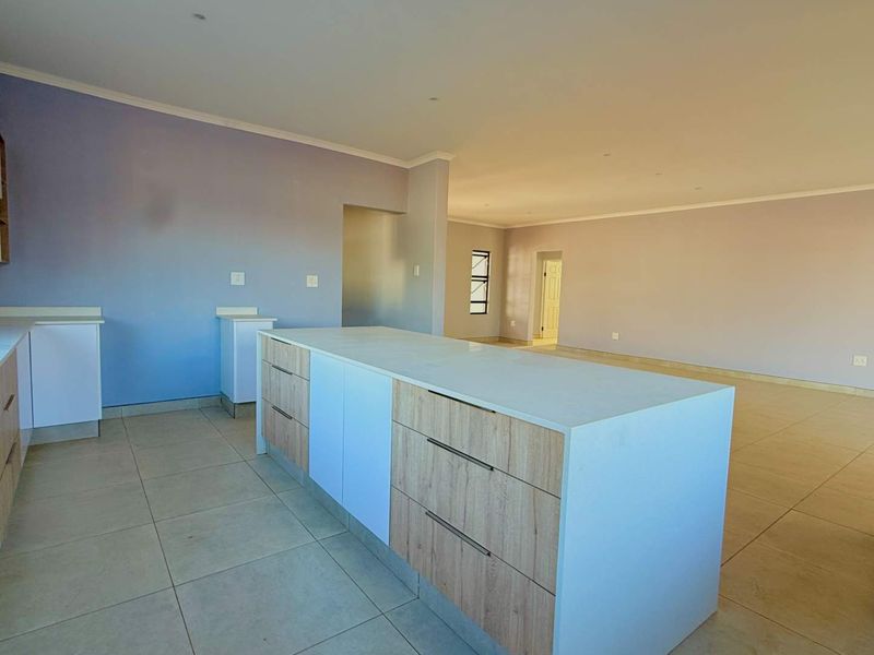 Luxury Family Home in River Goose Estate, Howick - Photo 9